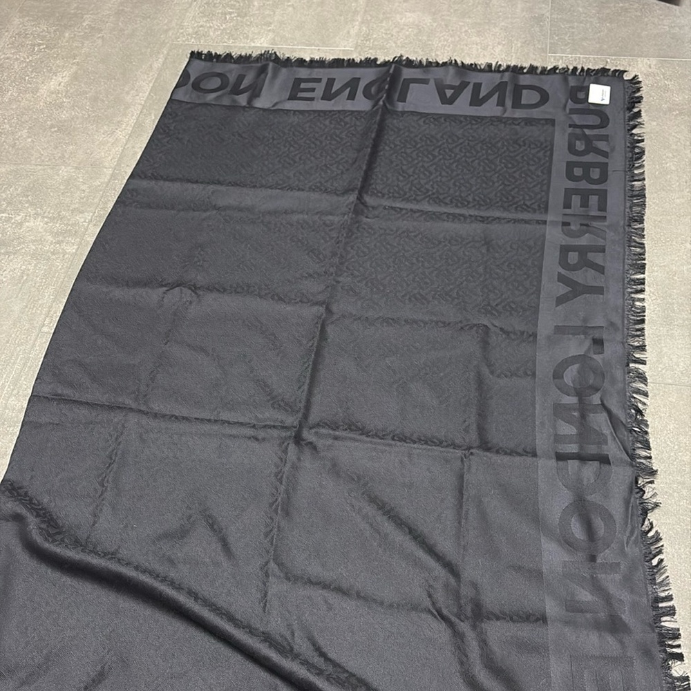 BNWT Authentic Burberry Shawl/Scarf
